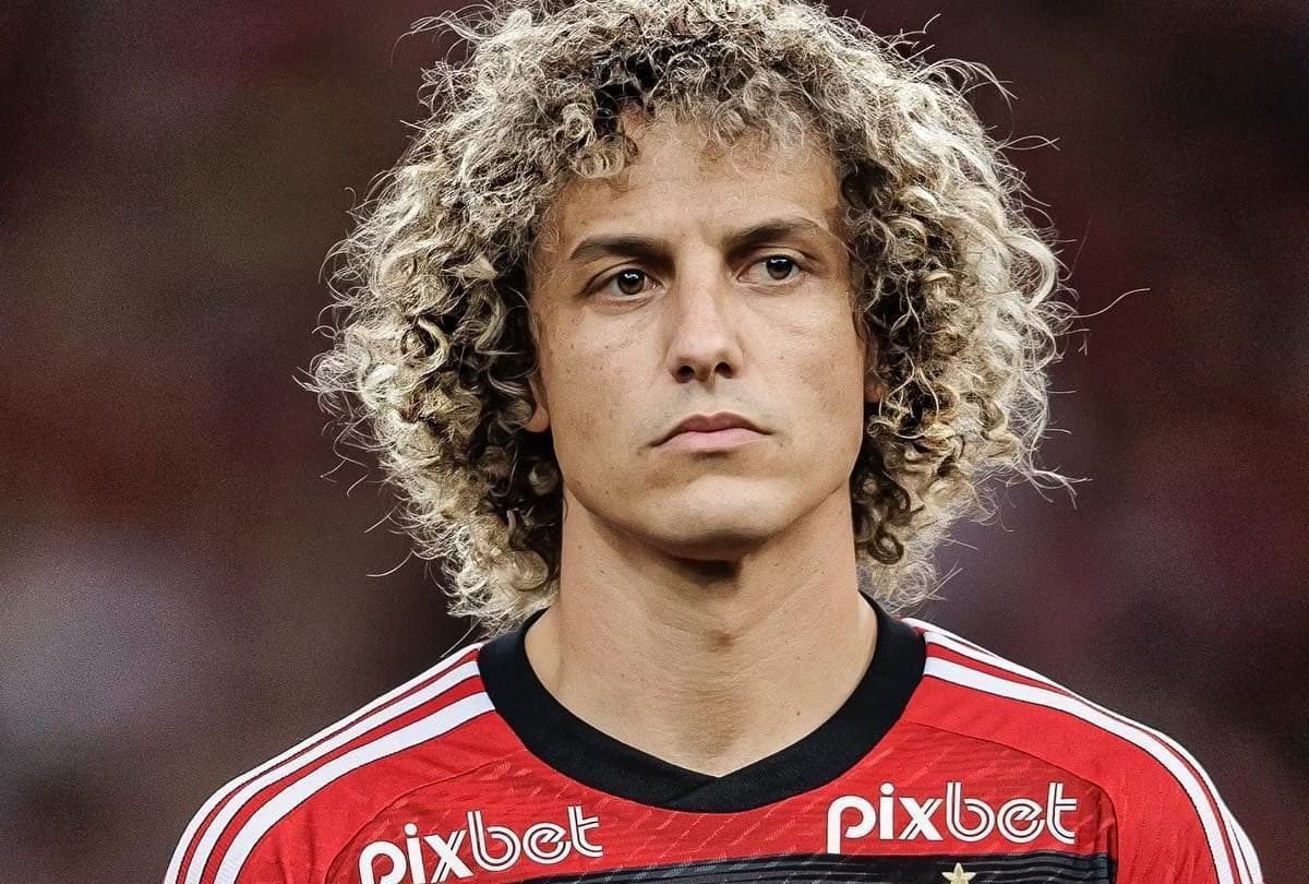 Corinthians revela se negocia com David Luiz, ex-Flamengo