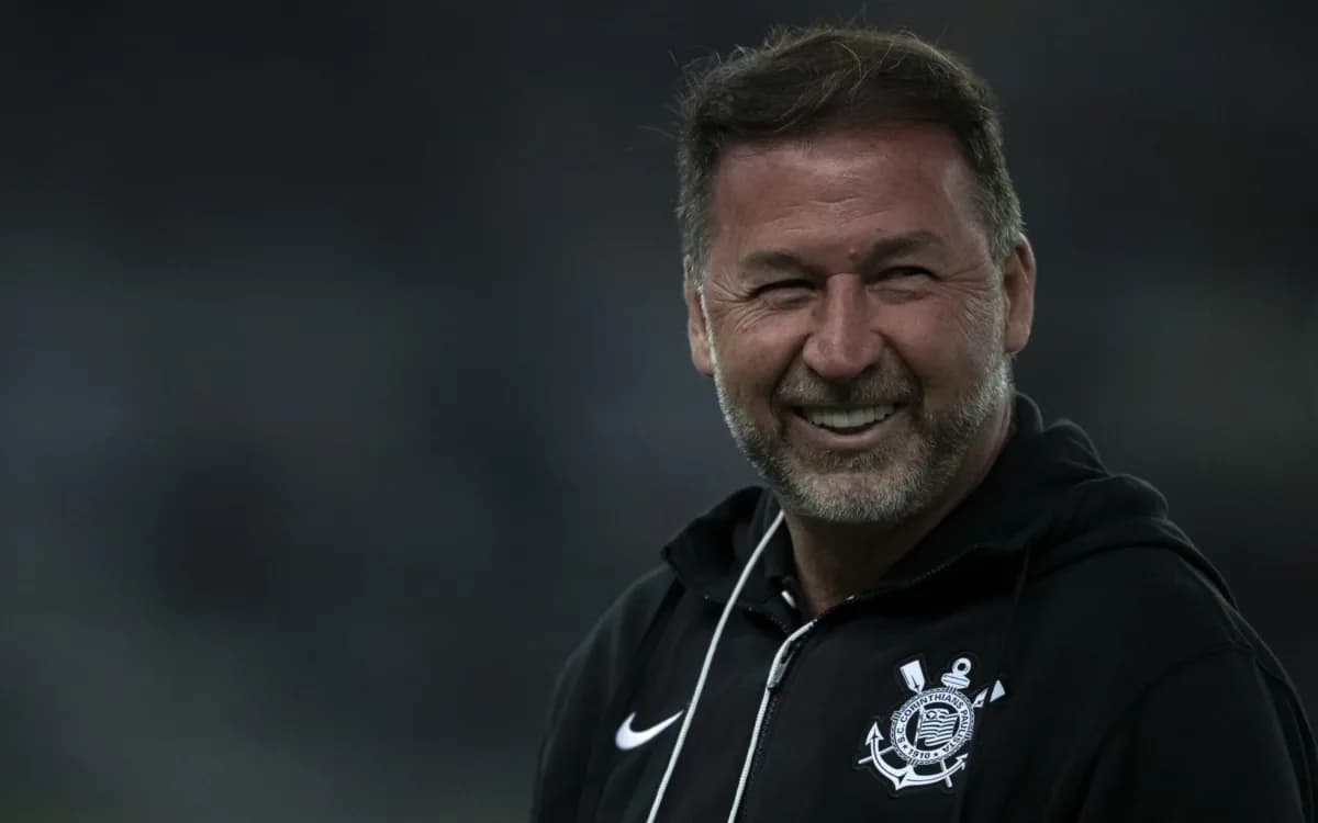 Augusto Melo entra na jogada e Corinthians pode fechar com seu 2° reforço em 2025