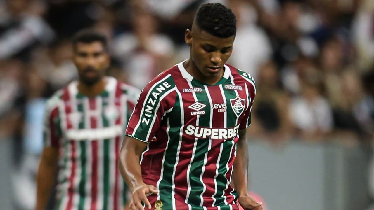 Atitude de jogador do Fluminense surpreende a imprensa