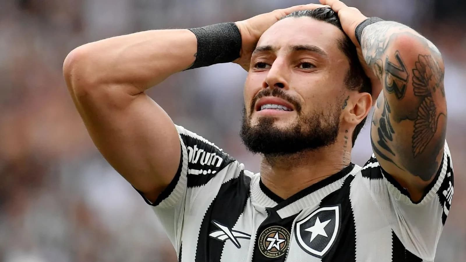 Alex Telles é disputado por Palmeiras, Grêmio e Cruzeiro e pode deixar o Botafogo
