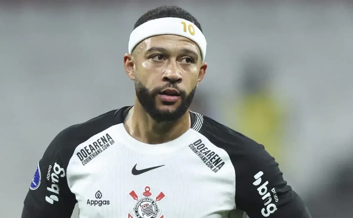 Memphis Depay vive isolamento e clima ruim no Corinthians