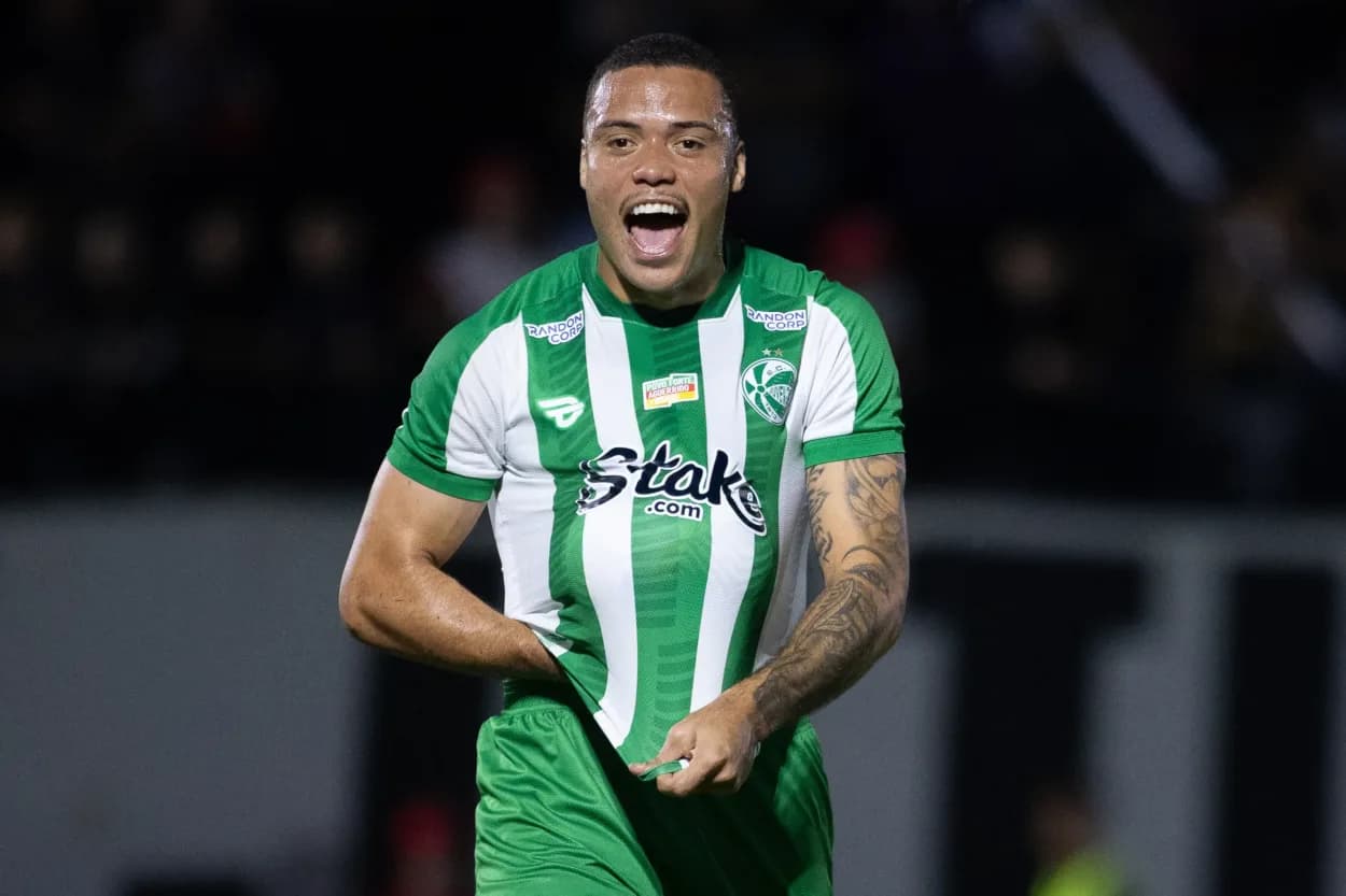 Corinthians mira repatriação de Luis Mandaca e aposta em trunfo para reduzir valor