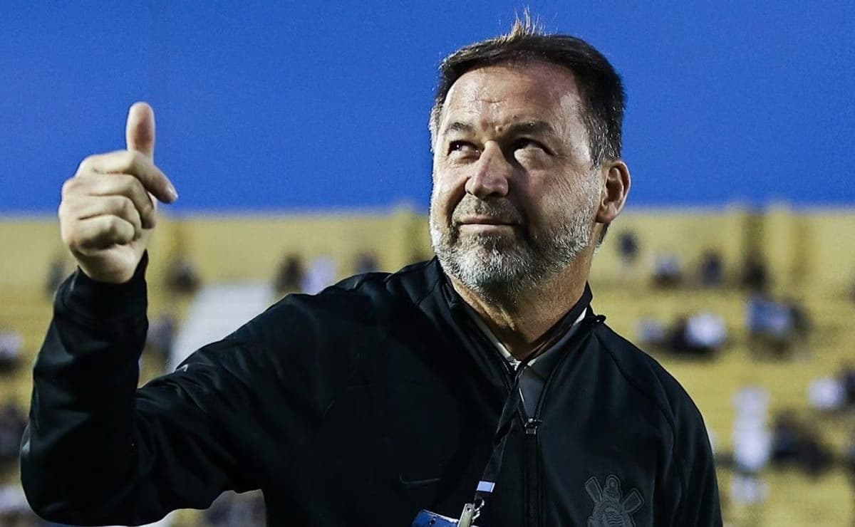 Corinthians quer contratar três reforços no meio do ano