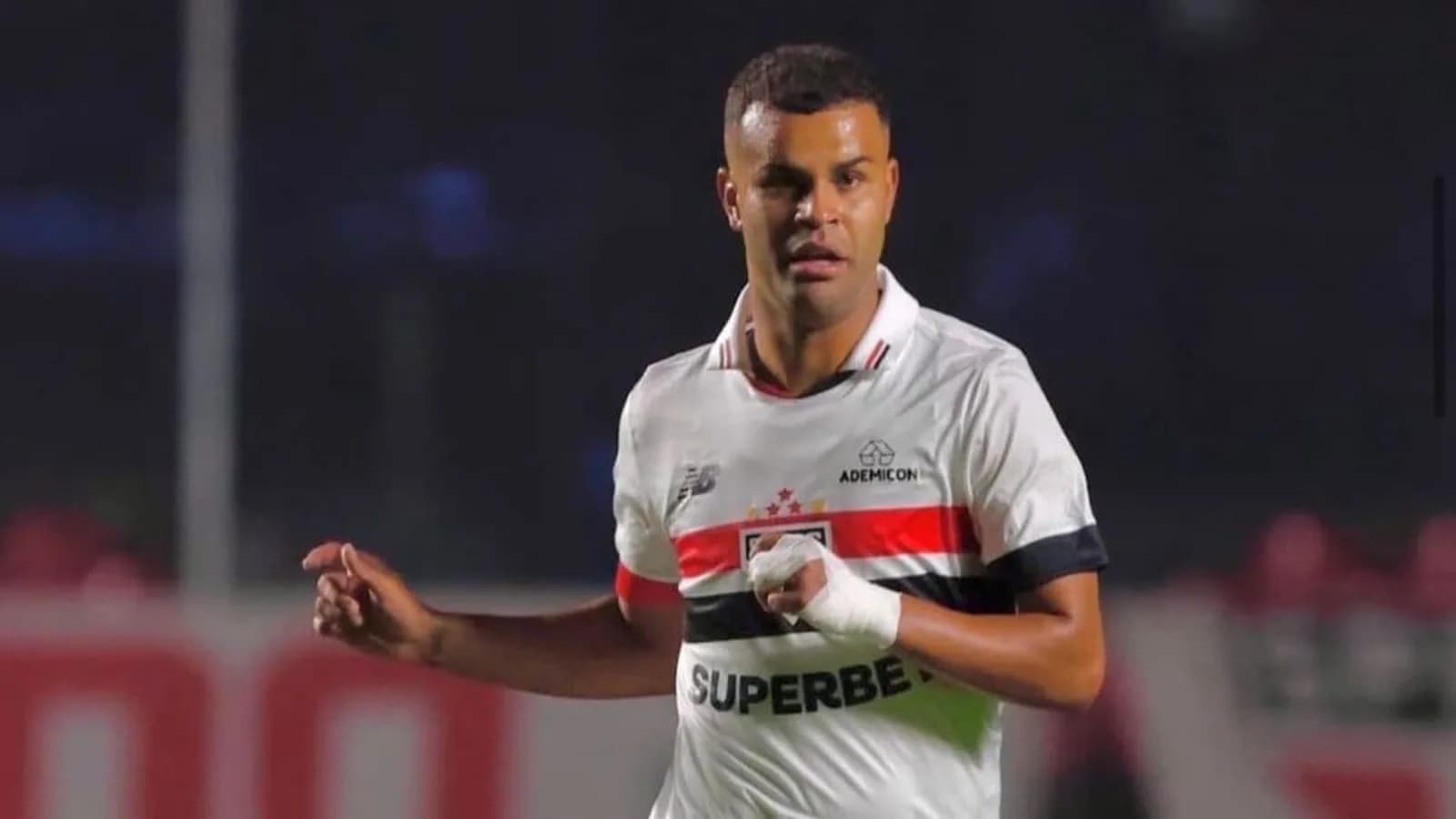 Alisson aceita e Corinthians pode ceder: troca com o São Paulo avança