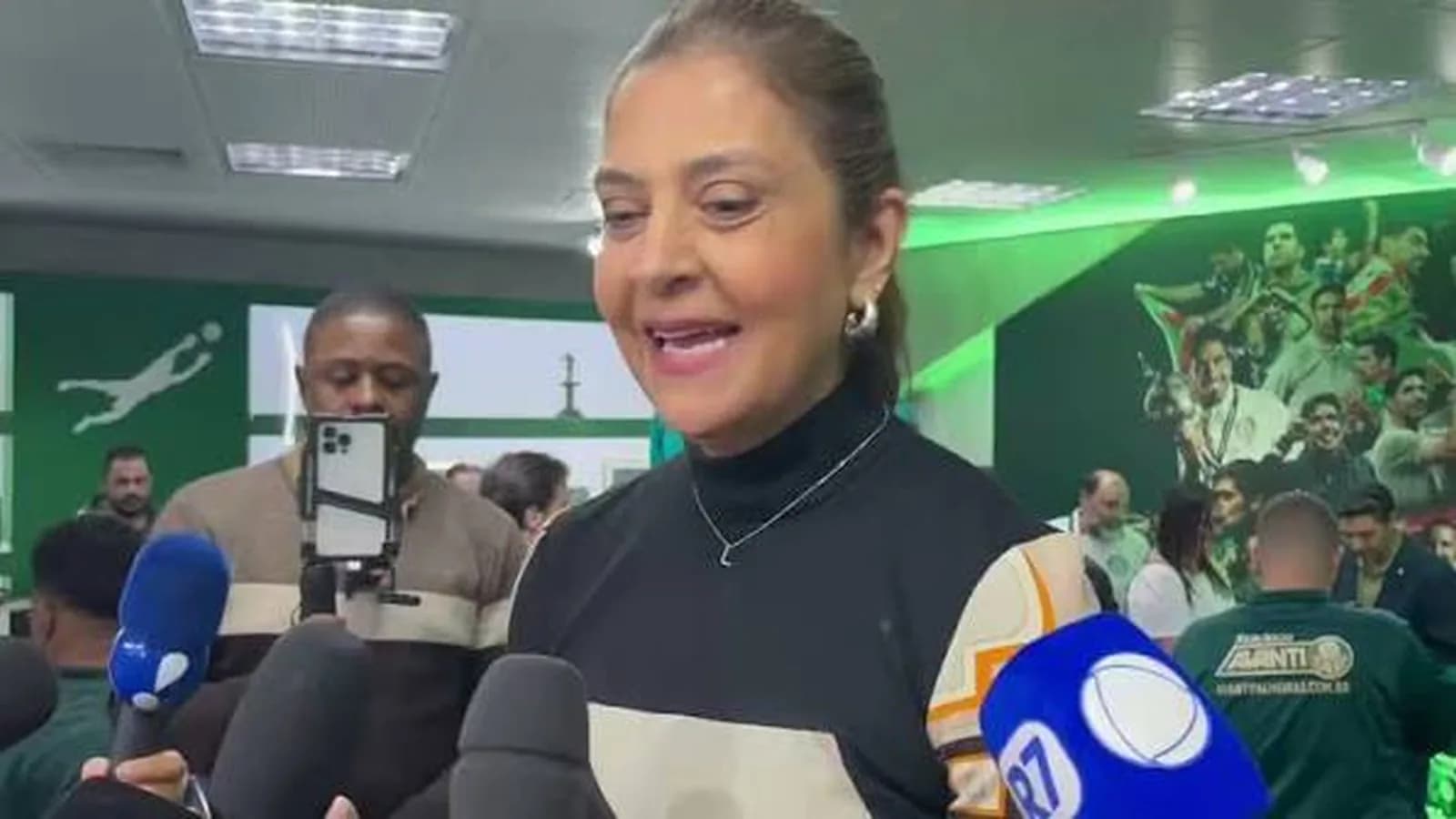 Leila Pereira manda recado sobre vendas e reforça plano do Palmeiras