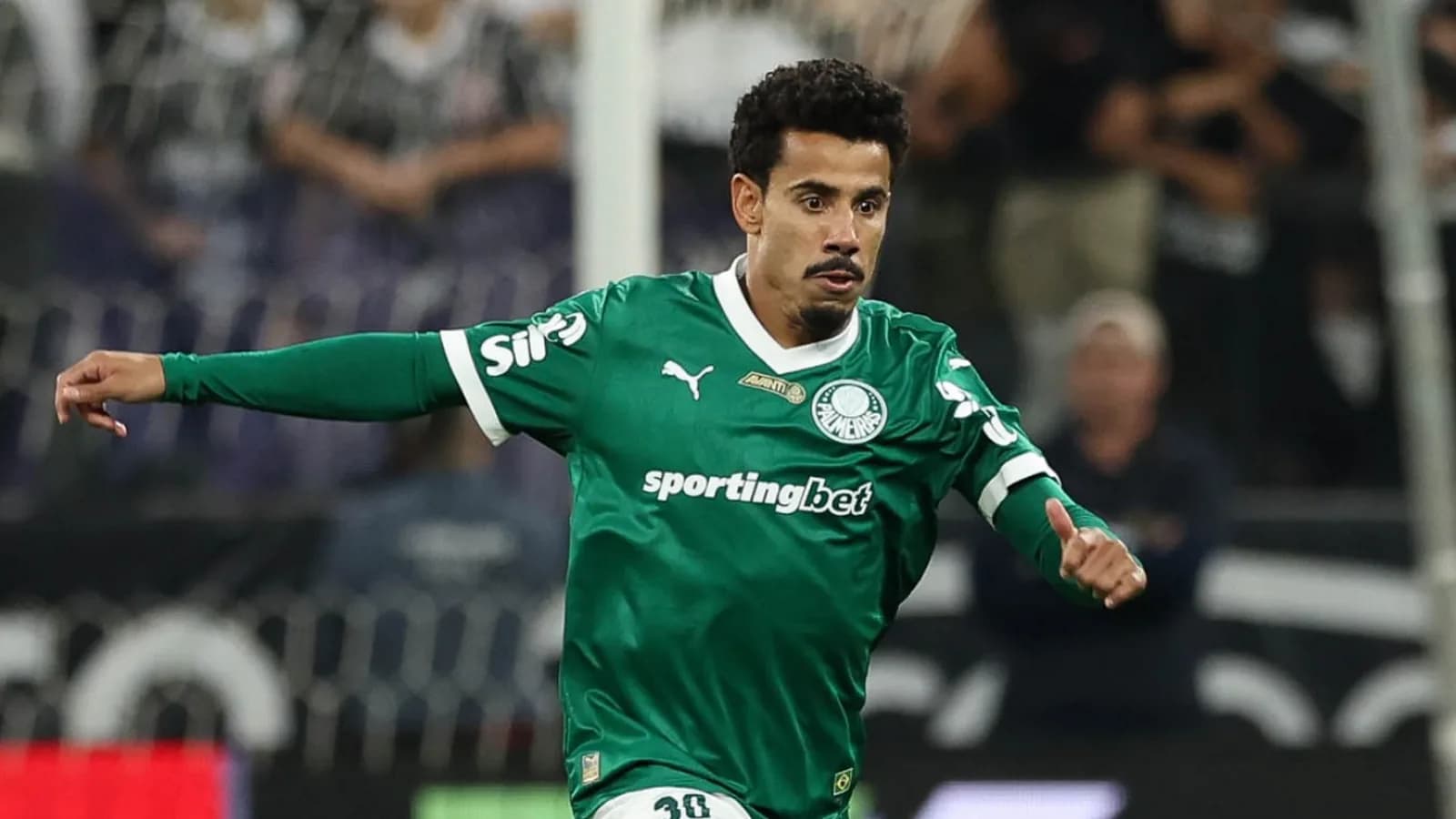 Palmeiras vê Lucas Evangelista crescer e ganhar importância no meio-campo