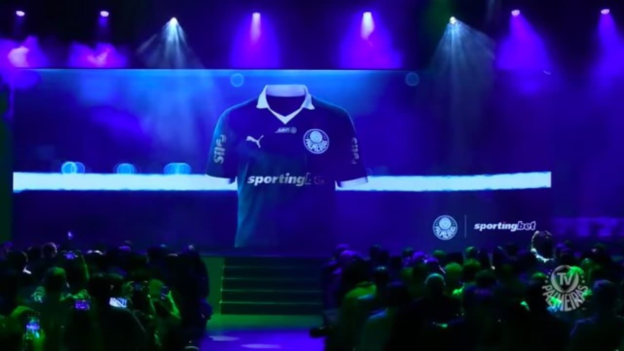 Palmeiras apresenta novo uniforme, que já vale R$ 161 milhões