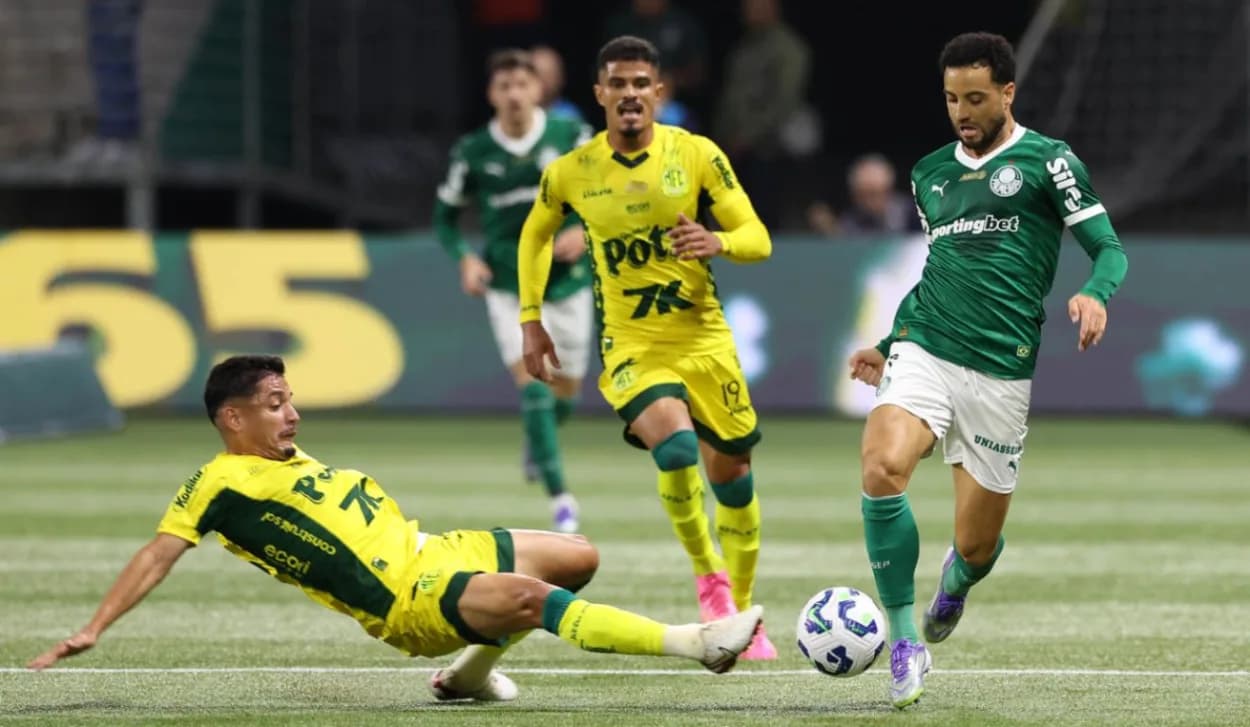Palmeiras tem só 1 vitória em 10 jogos contra times do G-6 do Brasileirão