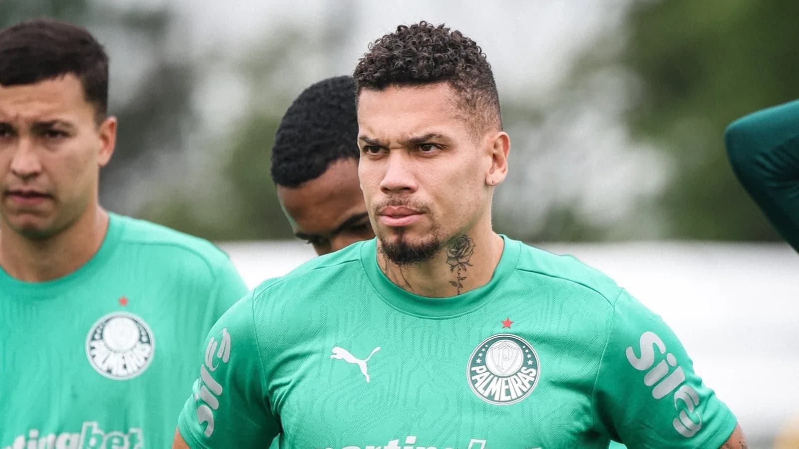 Palmeiras define situação de Paulinho e decisão chama atenção