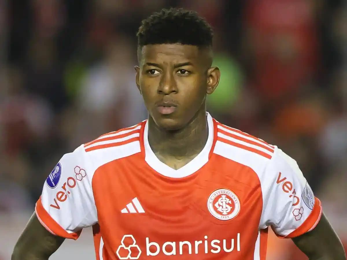 Flamengo prepara nova oferta para fechar com Vitão, do Inter