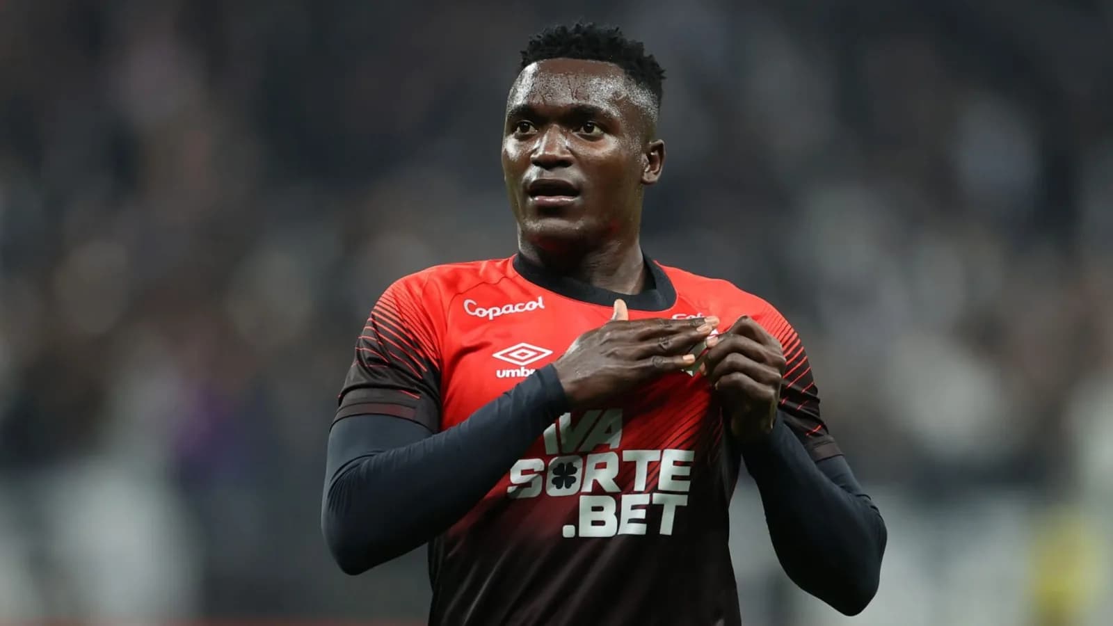 Flamengo e Corinthians disputam Viveros, mas Athletico endurece negociação