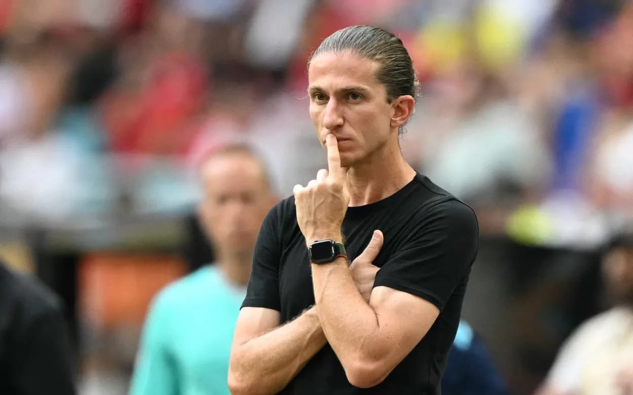 Filipe Luís prepara mudanças no Flamengo contra o Fortaleza; veja escalação