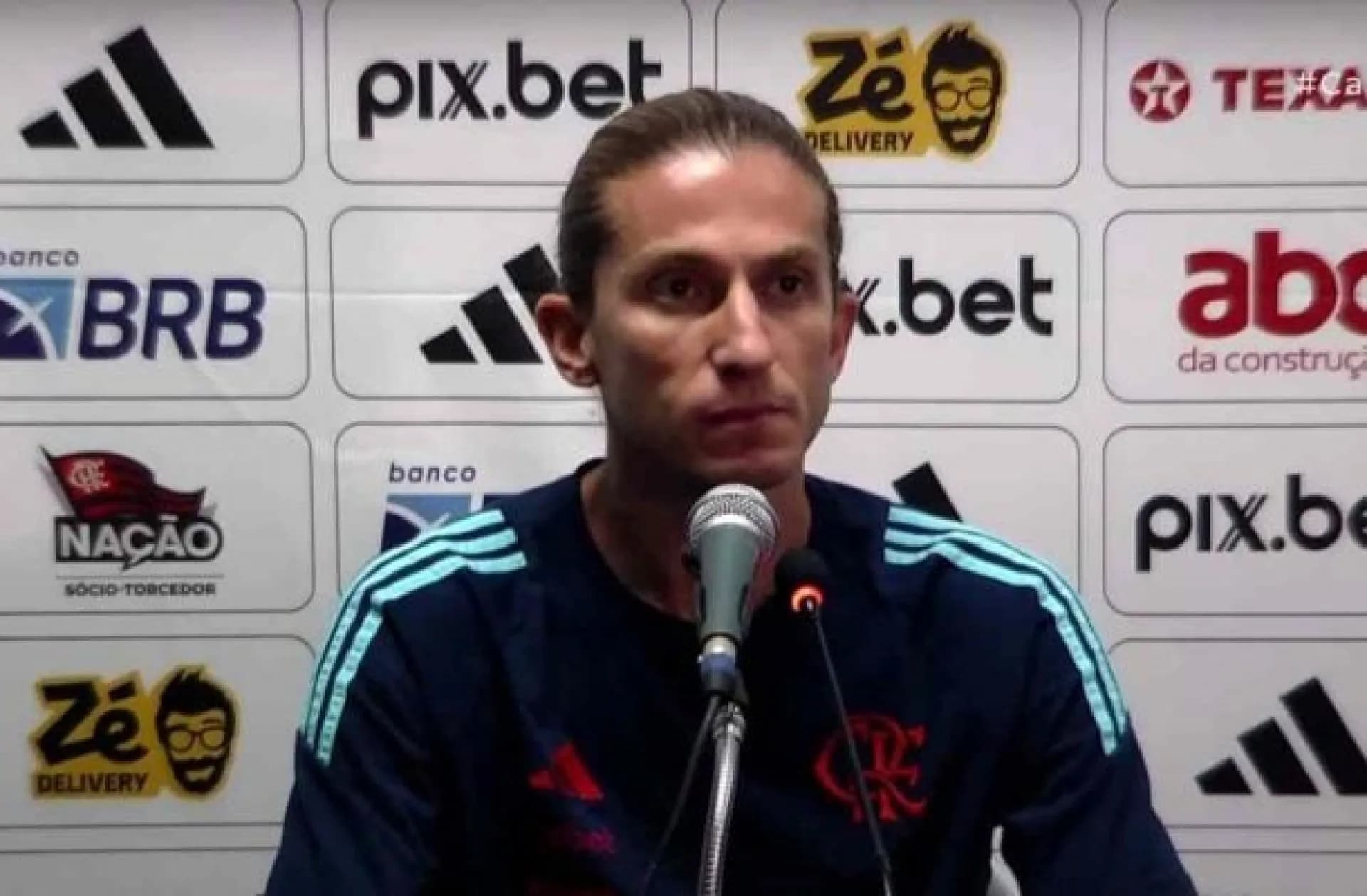 Filipe Luís ganha reforço no Flamengo contra o Estudiantes