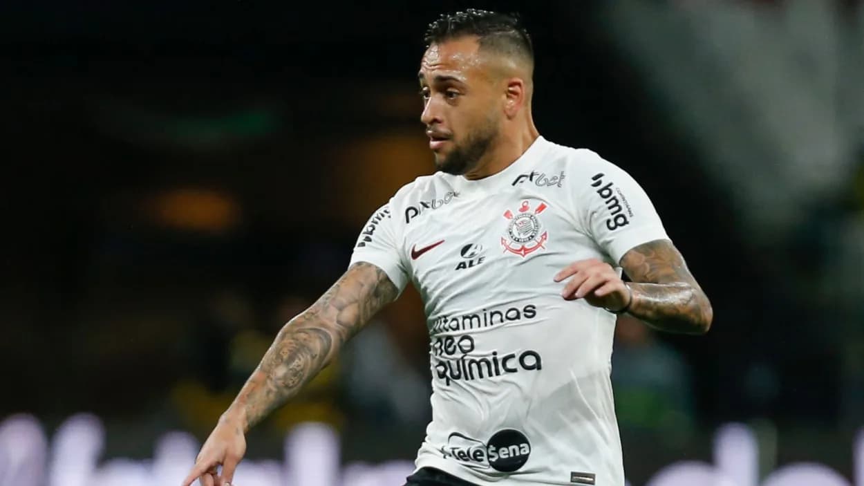 Corinthians vai ao mercado após saída de Maycon e busca reforços sem custo de transferência