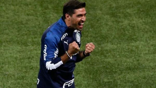 "Com 4 a 5 reforços...": Leila Pereira prepara pacotão de reforços para atender Abel no Palmeiras palmeiras