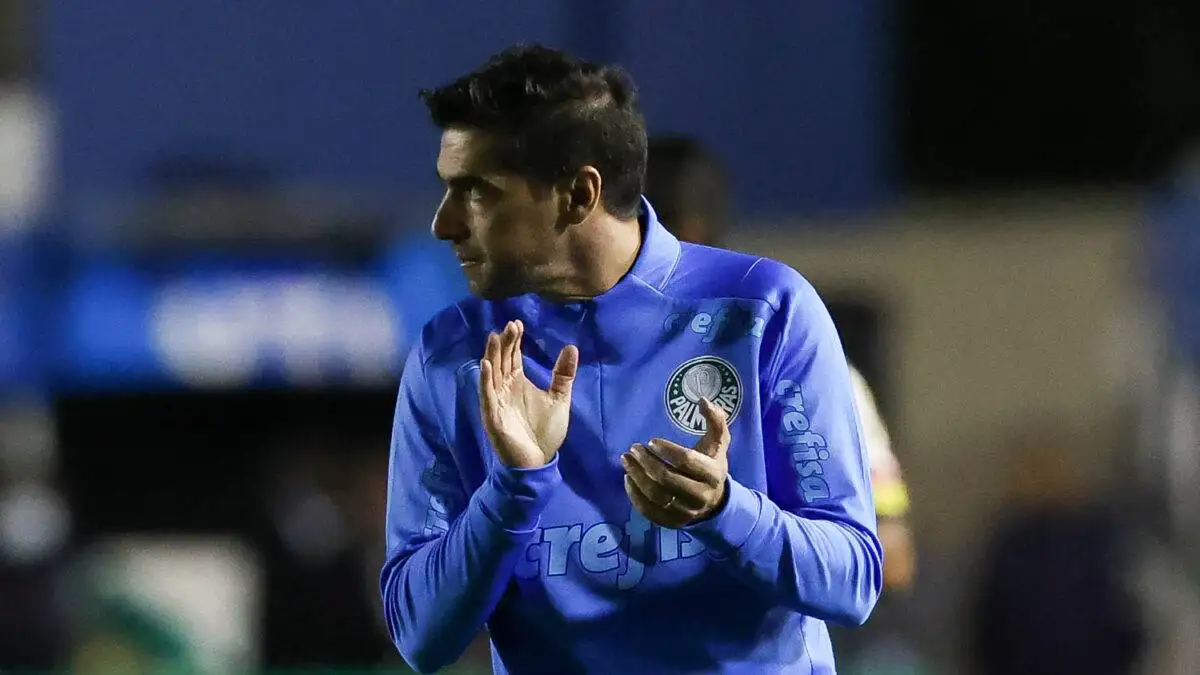Racing topa vender Martirena ao Palmeiras, mas com uma condição Abel Ferreira