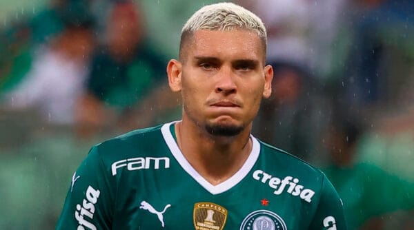 Ex-Palmeiras, Rafael Navarro pode voltar ao Brasil para fechar com clube da Série A