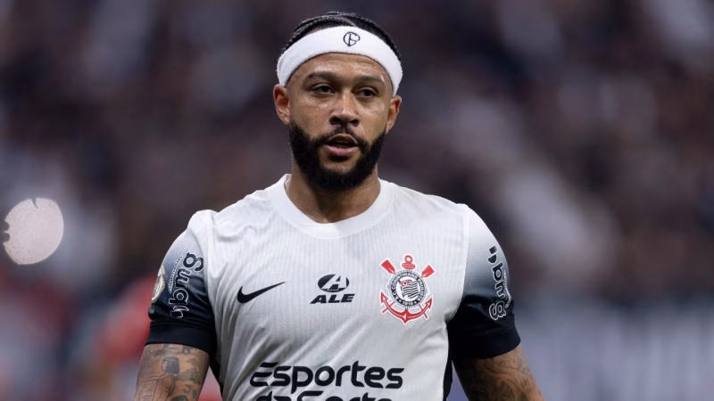 Memphis Depay em ação pelo Corinthians