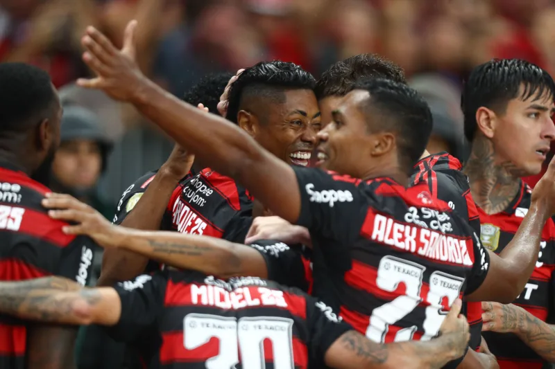 Flamengo atropela o Vitória com 8x0 e registra maior goleada da era dos pontos corridos
