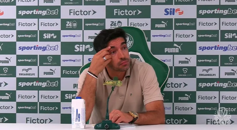 Abel Ferreira faz forte desabafo à imprensa: "Não faço amizades com jornalistas" Abel Ferreira