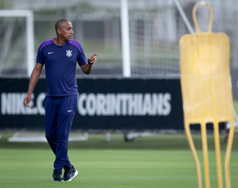 Interino encontra Corinthians ansioso no ataque e avisa: "Não encontrei terra arrasada" Corinthians