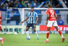 Mano Menezes discorda da torcida do Grêmio e sai em defesa de Jemerson