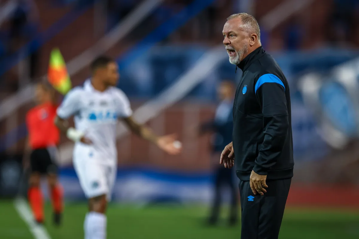 Mano Menezes discorda da torcida do Grêmio e sai em defesa de Jemerson Grêmio