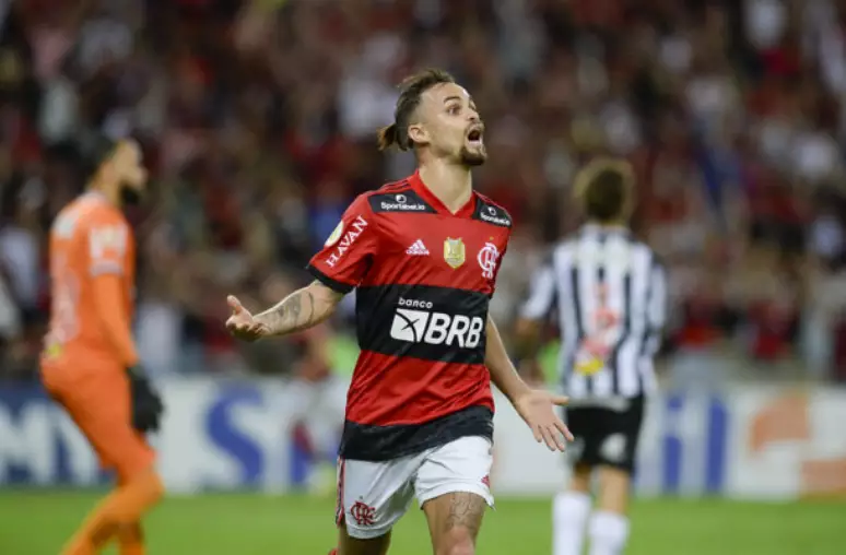 Michael interessa a rivais do Flamengo, que define condição para negociar atacante Flamengo