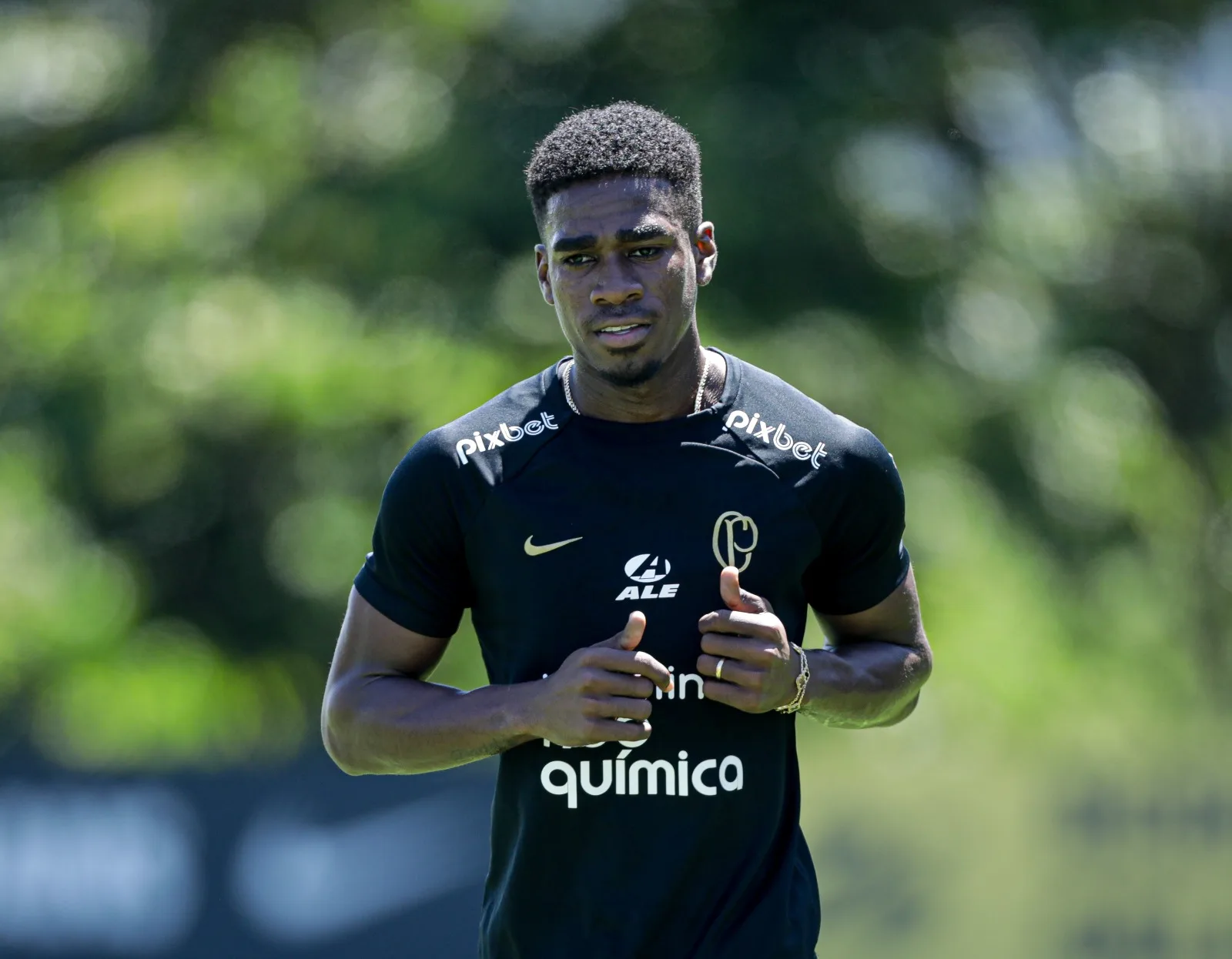 Corinthians faz único pedido para vender Félix Torres ao Vasco Corinthians apresenta Félix Torres em sua chegada