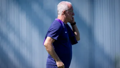 Dorival Júnior em ação no treino do Corinthians