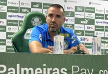João Martins em coletiva de imprensa pelo Palmeiras
