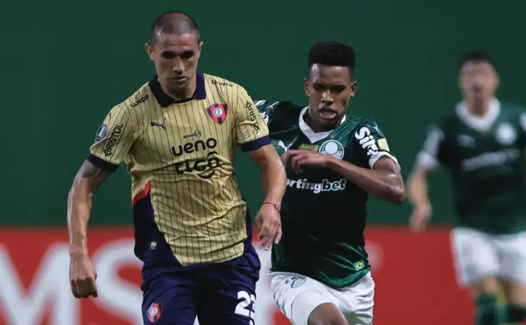 Palmeiras entra em campo contra o Cerro Porteño pela Libertadores 