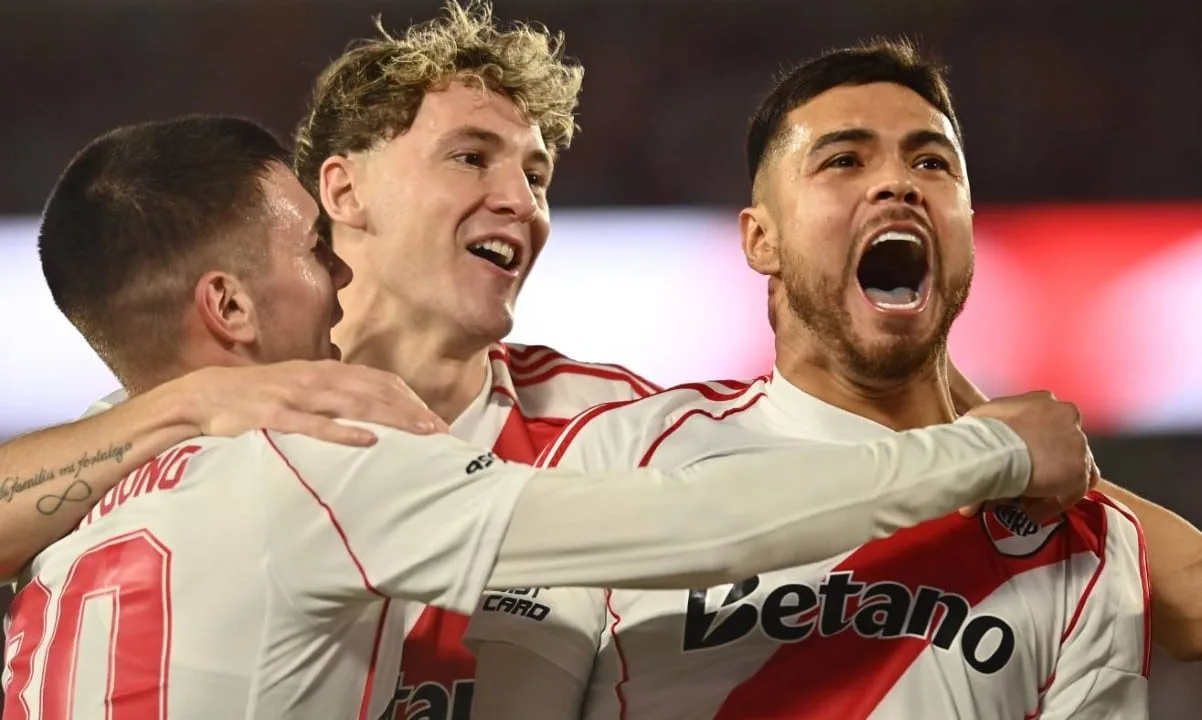 Corinthians não para em Paulo Diáz e pode fechar com +3 reforços Corinthians quer fechar com Paulo Diáz, do River