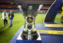 Brasileirão 2025 com a taça da Série A