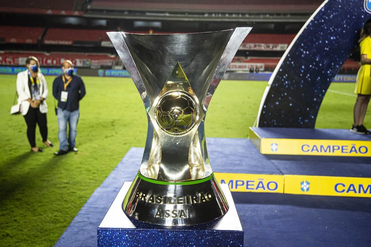 Brasileirão 2025: veja a classificação final após os jogos da 10ª rodada Brasileirão 2025 com a taça da Série A