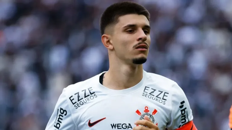 Léo Maná está de saída e puxa lista de dispensa do Corinthians Léo Maná em ação pelo Corinthians