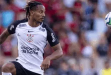 Carrillo em ação com a camisa do Corinthians
