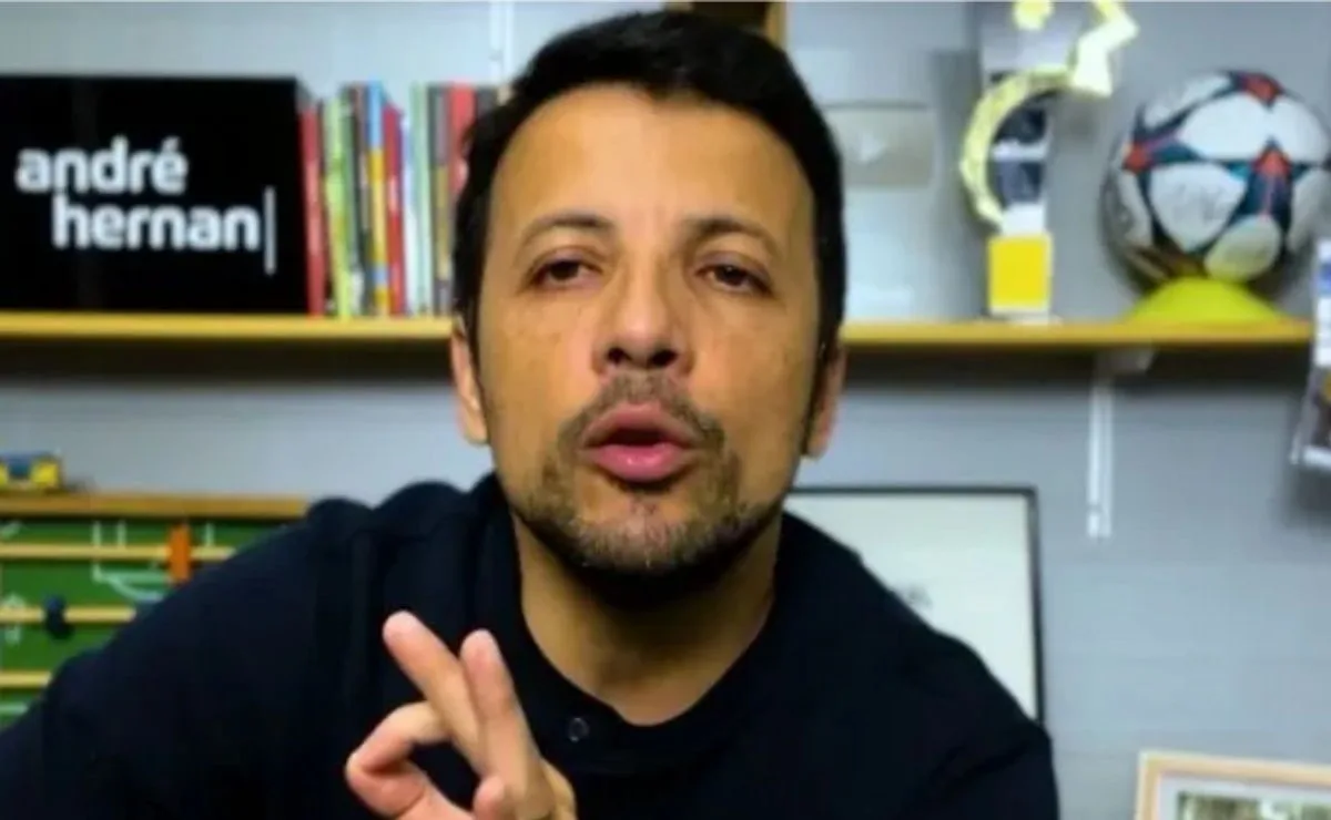 André Hernan revela se o Palmeiras vai se reforçar para o Super Mundial André Hernan em ação em dia live no YouTube