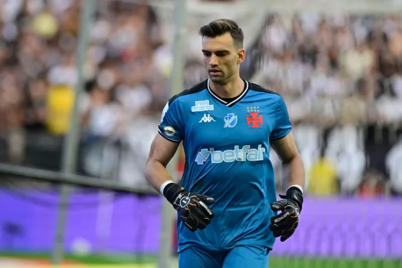 O que há de verdade na investida do Palmeiras no Léo Jardim Léo Jardim pode deixar o Vasco no final de 2025