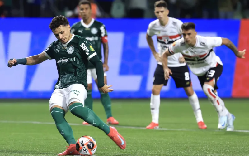 Palmeiras x São Paulo: saiba como assistir o jogo AO VIVO na TV Palmeiras x São Paulo estarão em campo neste domingo