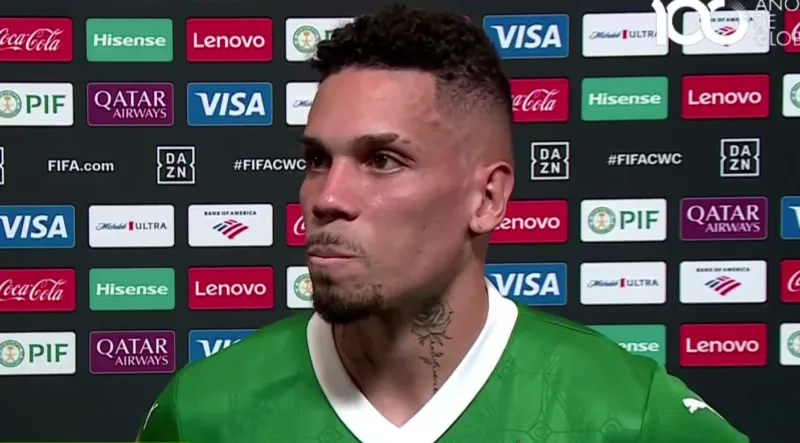 Paulinho em entrevista coletiva no Palmeiras