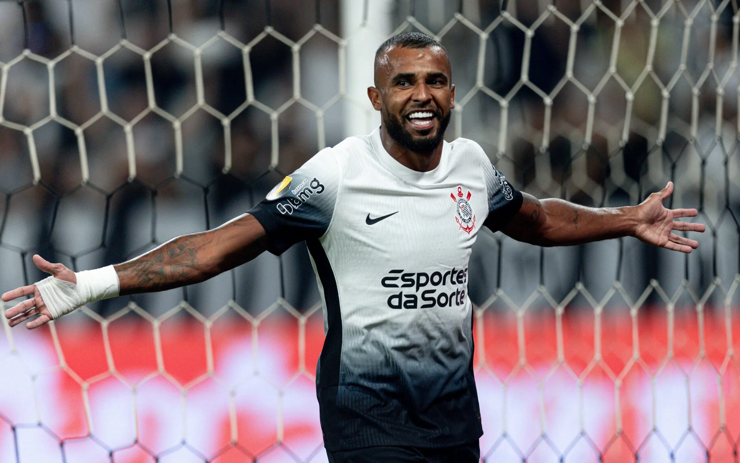 Alex Santana está de malas prontas para deixar o Corinthians; veja o novo clube Alex Santana em ação pelo Corinthians
