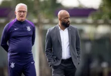 Corinthians e o Dorival Júnior ao lado de Fabinho Soldado