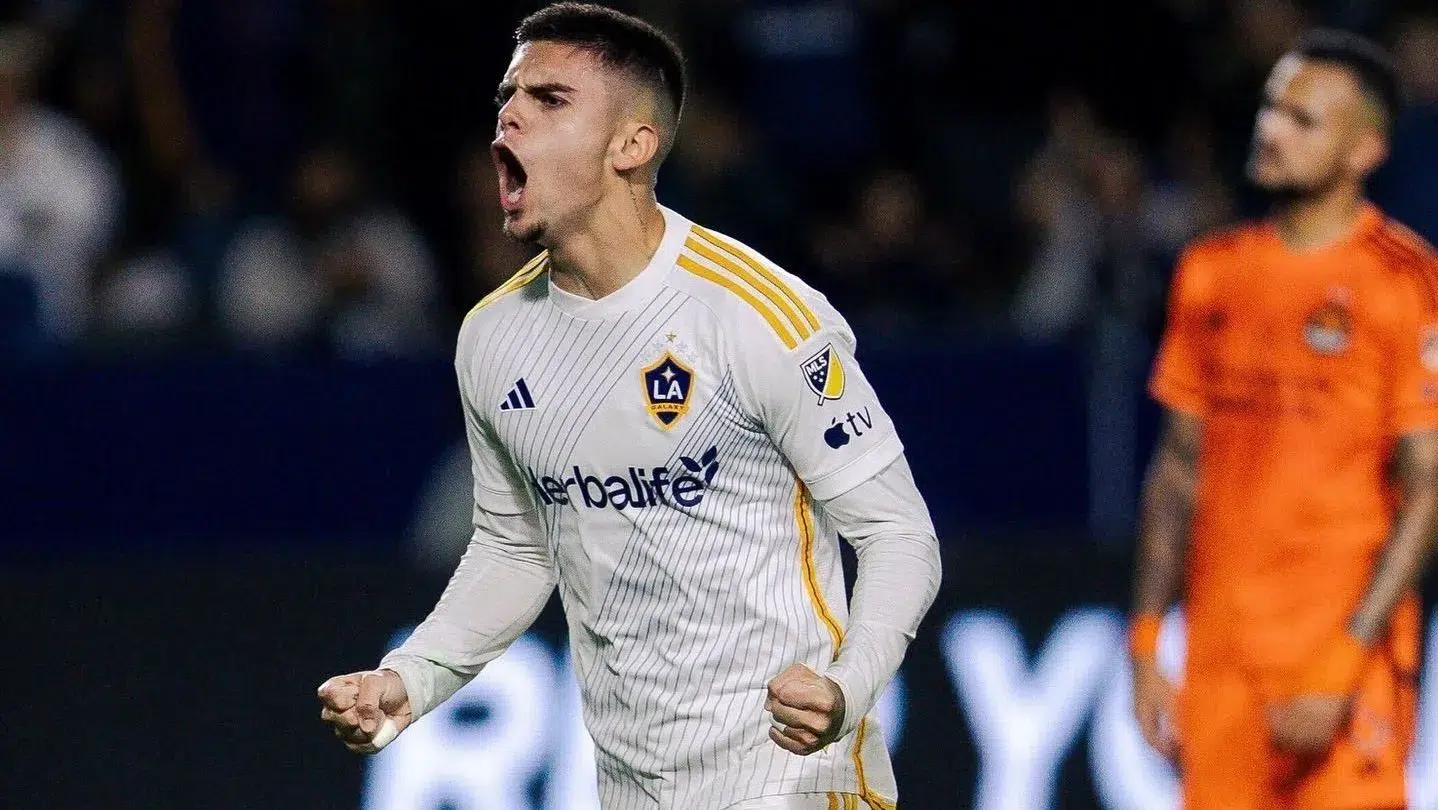 Gabriel Pec não é o único e Palmeiras pode fechar com +3 reforços Gabriel Pec em ação com a camisa do Los Angeles Galaxy