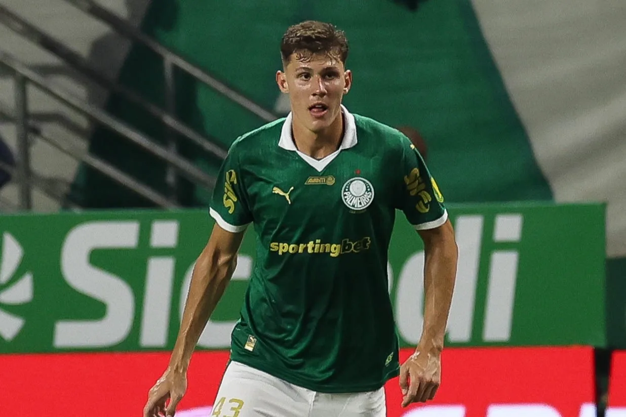 Palmeiras acende alerta após investida do Olympiacos por Benedetti