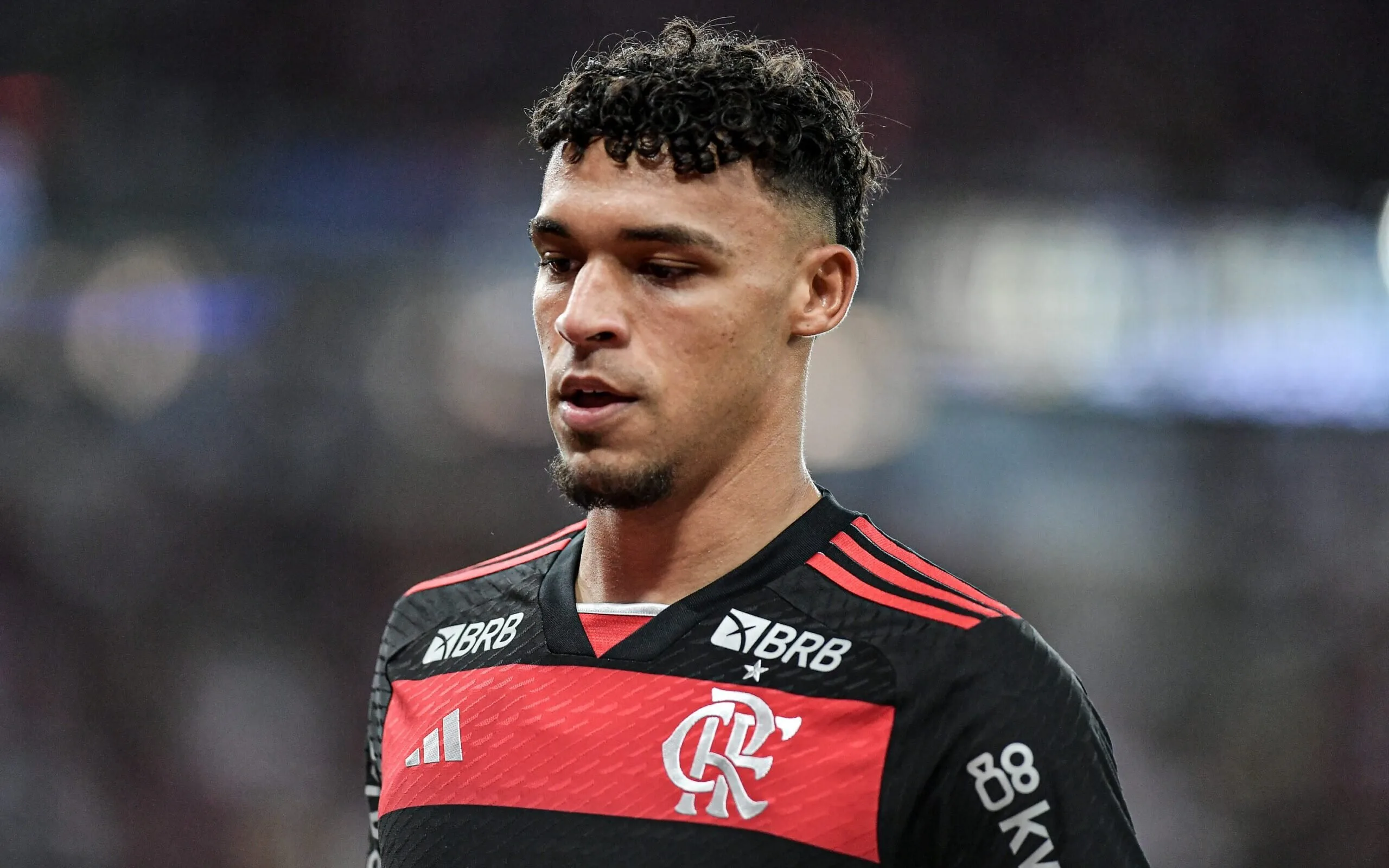 Santos dá chapéu no Corinthians e fecha com Victor Hugo, do Flamengo