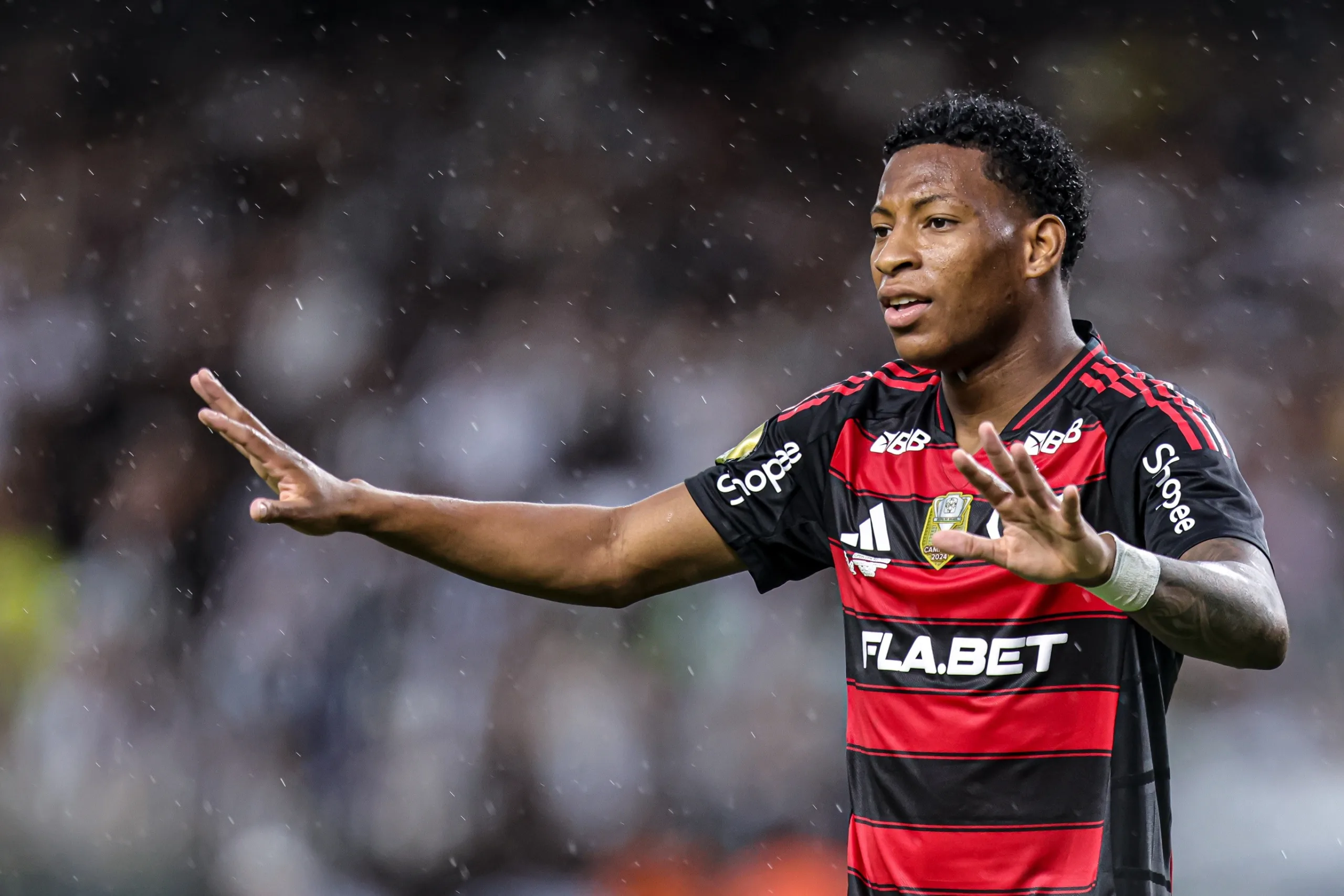 Flamengo formaliza pedido à Conmebol para anular expulsão de Plata contra o Estudiantes