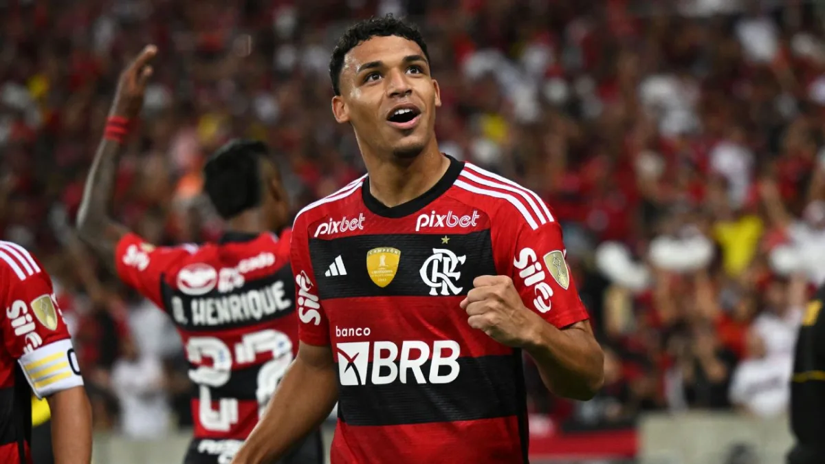 Flamengo responde Santos após desejo em fechar com Victor Hugo