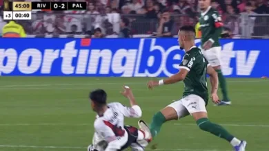 Andreas Pereira leva pancada na estreia e revolta torcida com lance ignorado pelo árbitro