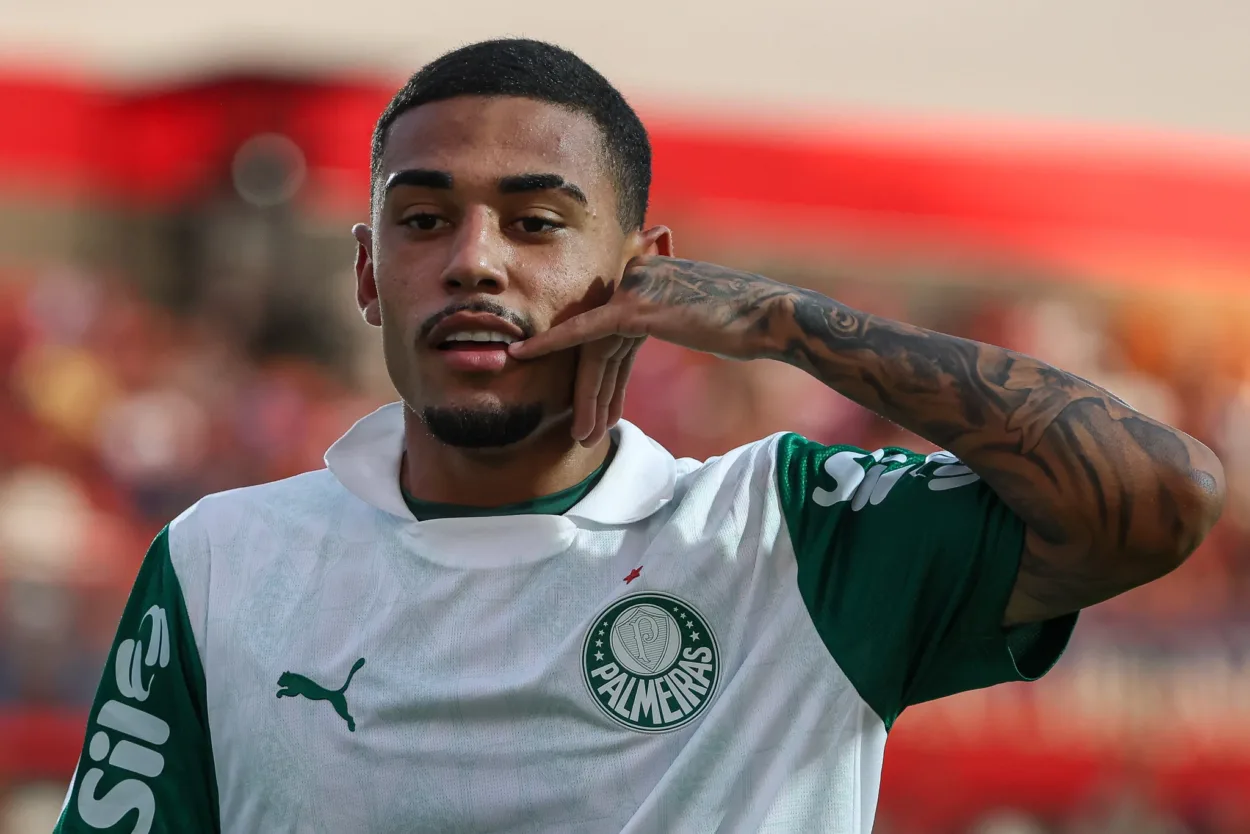 Zenit tenta levar jogador do Palmeiras, mas Verdão trava saída com multa bilionária